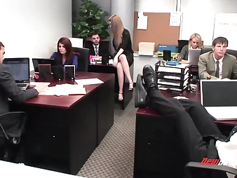 Gianna, Faye, Dane, Jenna, Michelle & Ashlynn in a super-hot Office threeway