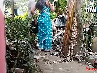 Red-hot Indian duo gets nasty in the garden with molten bang-out