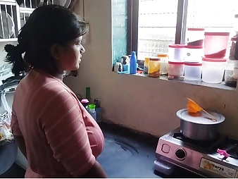 See Viral Mms get her big puffies poked in the Indian kitchen