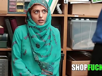 Shunned policewoman predominates hijab-wearing Muslim damsel in storeroom - Shopfucked!
