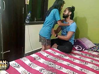 Desi Girlfriend Tannu gets her penny-pinching pussy creampied by Indian Agree to close to wild doggystyle deport oneself