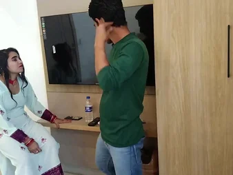 Indian Desi Bhabhi Taught a Lesson in the first place TV & Gets To Fucked in Say no to Despondent Roleplay