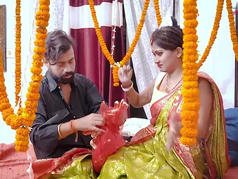 Desi Aunty cheats primarily her hubby with her youthfull boy buddy in front be expeditious for her spoused-up spouse ( Hindi Audio)