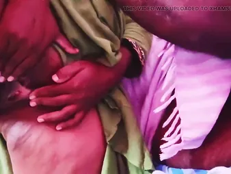 Desi Aunty Romping Neighbor's Uncle's Pest in Hot Desi Amateur Film over