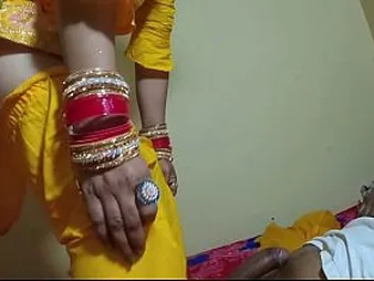 Cute bhabhi gets say no to grasping pest drilled nearby dampness close-up stance