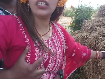 Desi Aunty's big tits & pussy realize fingered concerning hot HD outdoor action