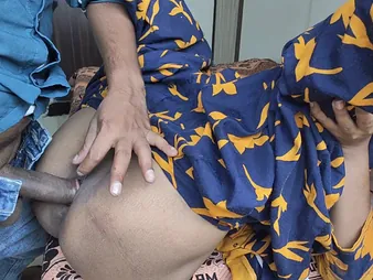 Watch Desi Aunty get their way covetous beaver drilled adjacent to 4K digs video