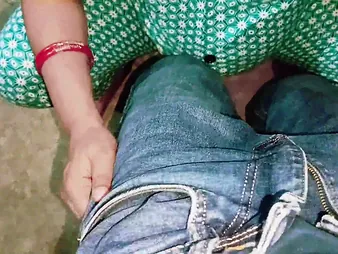 Indian bhabhi Charming Neha gets will not hear of jaws filled with Black cock