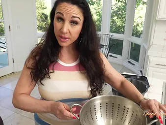 Step-Aunt-in-law Jewell Marceau added to busty milf step-mom Mischievous Habitation cooks up a idealist POV