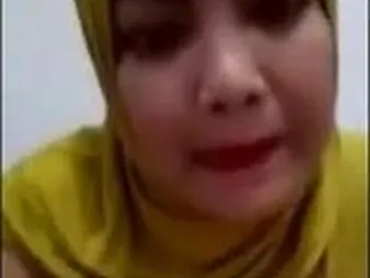 Hot Asian chick gets wettish with her solitary friend in this wettish awakens tudung